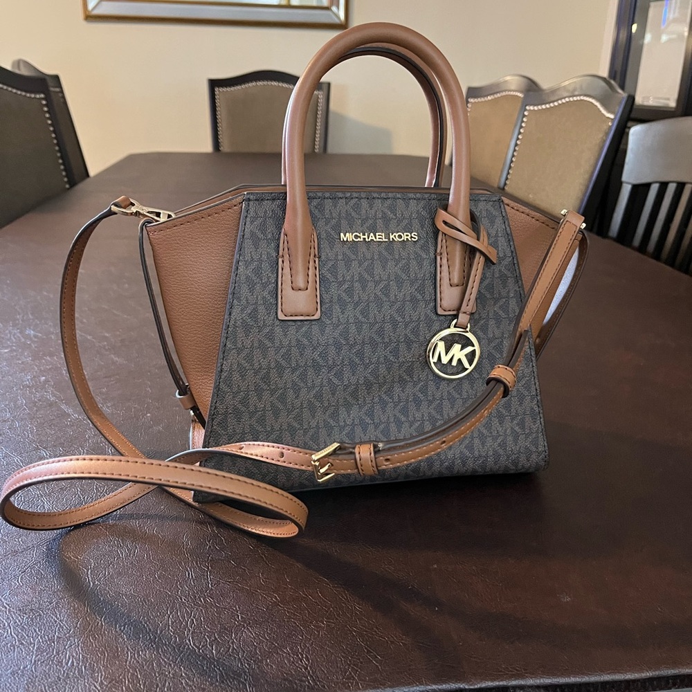 Michael Kors Avril small logo zip top brown